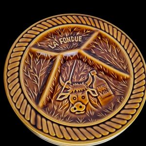 Vintage Sarreguemines Style La Fondue 4 Piece Fine Ceramic Plate Set 9" Levco